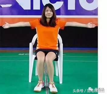 羽毛球裁判24种手势教学,羽球发球违例怎么办