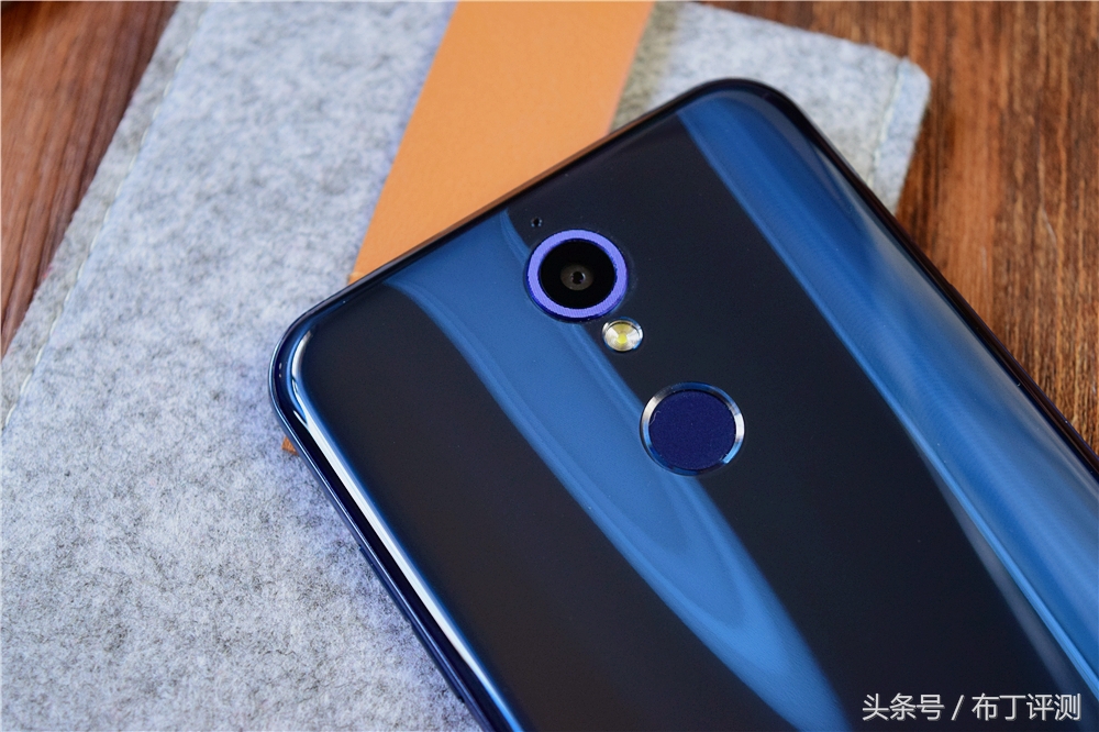 裸眼真能体验震撼出屏？这款裸眼3D手机告诉你答案！