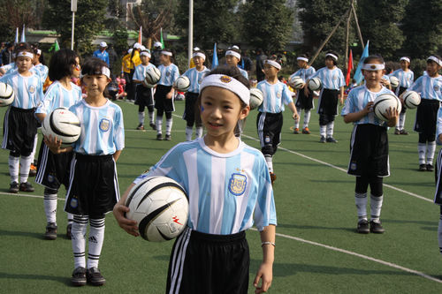 校园足球操,校园足球操震撼全场