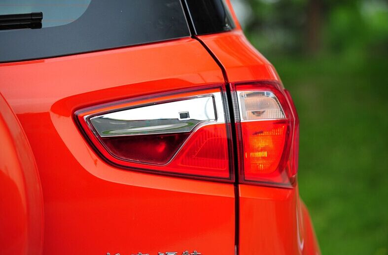 suv怎么从车内打开后备箱,为什么suv的后备箱不是弹开的