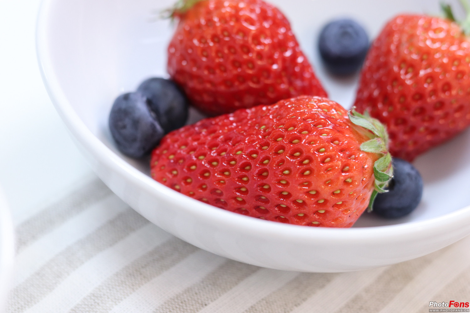 佳能eos77d出片怎么样,佳能eos77d有没有广角功能