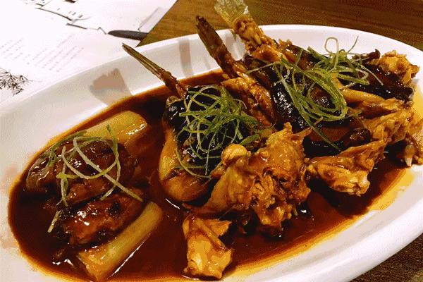 6张桌子,2个包厢,城南这家连导航都搜不到的私房小馆子,却藏着《食神》级别的蛋炒饭……