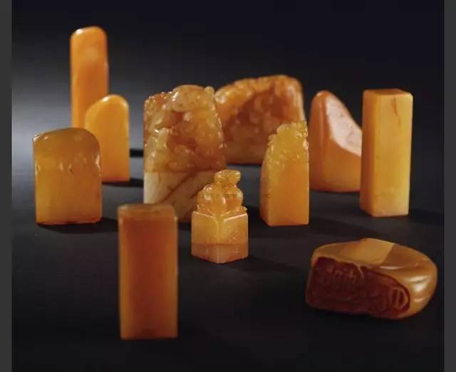 田黄为什么这么贵,真品田黄的真假识别与收藏价值