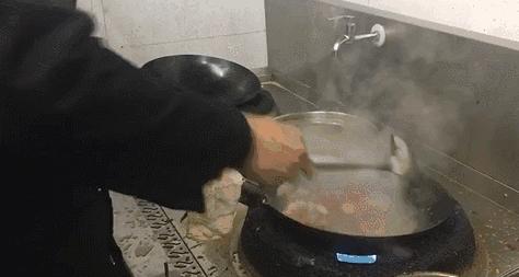 6张桌子,2个包厢,城南这家连导航都搜不到的私房小馆子,却藏着《食神》级别的蛋炒饭……