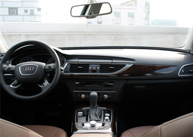 奥迪a6l55tfsiquattro旗舰动感型,奥迪a6l45tfsiquattro尊享致雅型