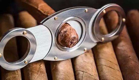 正确且优雅地抽雪茄,第一次抽雪茄都要尝试一遍吗