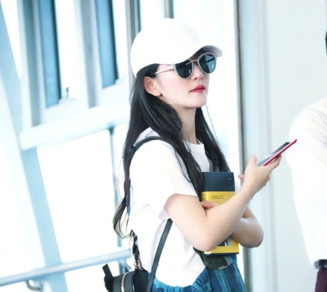 谢娜适合的穿衣风格,谢娜最新穿搭土味十足