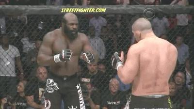 极其残忍!街霸金波·斯莱一拳将对手耳朵软组织轰烂,鲜血横流