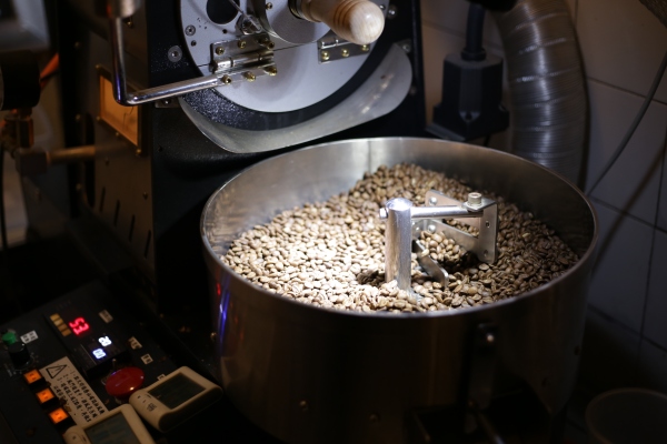 他将厦门的民宅改造成烘焙馆，每周邀请100位陌生人喝精品咖啡