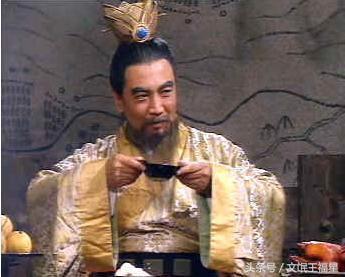 关羽爱他母亲，张飞杀他父亲，曹操当他后爹，他当曹睿佞幸