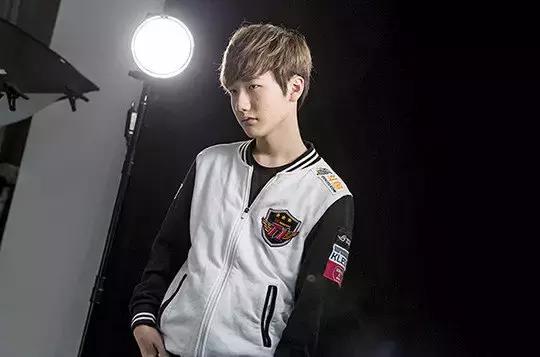 韩国版棒球服街拍,韩国lck夏季赛