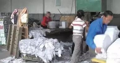 妇科主任居然用垃圾做卫生巾！