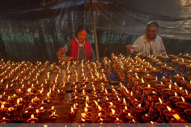 西藏寺庙里的酥油灯,藏式酥油灯的酥油是什么油