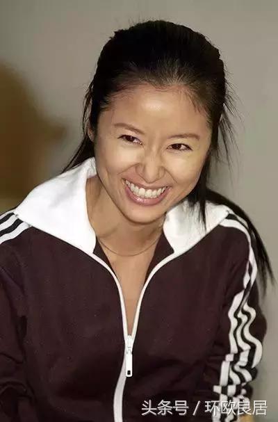 周末40度的高温,荷兰人在海边晒黑