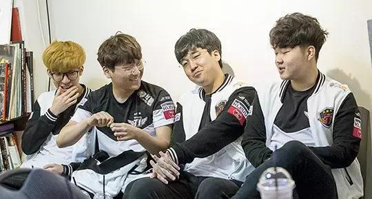 韩国版棒球服街拍,韩国lck夏季赛