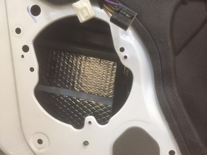 21款福克斯音响低音改装,20款福克斯stline音响改装