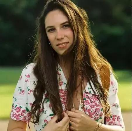 三百年爱情诅咒终结者，那个欧洲最帅王子最后娶了谁？