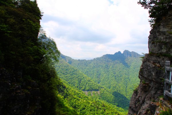 神农架有几个洞,神农架有一个神秘的深谷