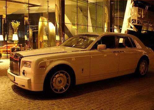 现代复古车跑车,跑车风格的越野车