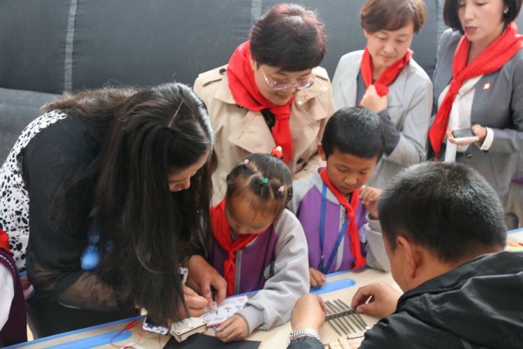 西宁市康南园山小学第二届“美艺相伴”艺术节之科技艺术体验活动