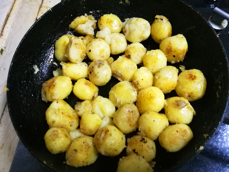 贵州干锅洋芋做法大全,农家炕锅土豆的做法