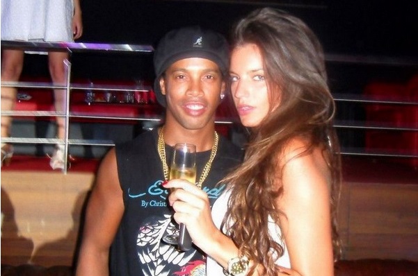 精力充沛的足球鬼才，热衷于大逛各国夜店，终于体能不达标淘汰！