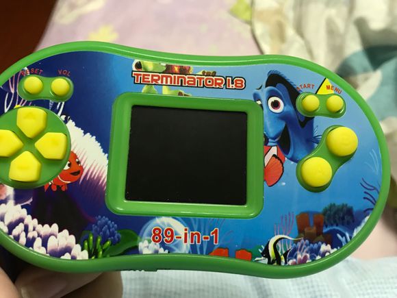 国产换屏游戏机,还记得小时候玩的游戏吗图片