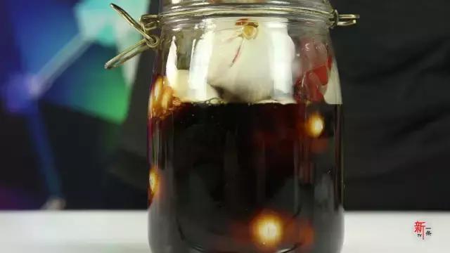 别再用醋腌大蒜了，试试这种方法，杀菌消炎，防癌症，增强免疫力