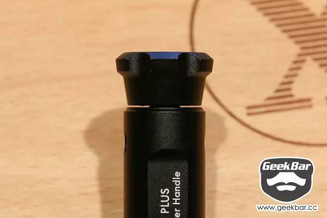 一套12合一的螺丝刀,一套小的螺丝刀