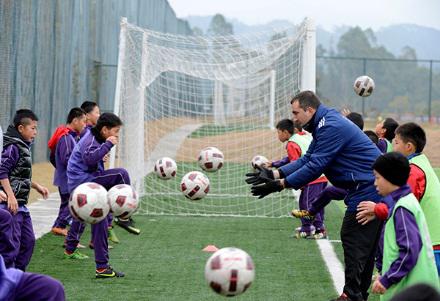 欧冠决赛多特vs皇马赛前表演节目,欧冠决赛上演巅峰对决