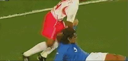 2002世界杯韩国之耻,韩国球迷挑衅国足被群殴后续