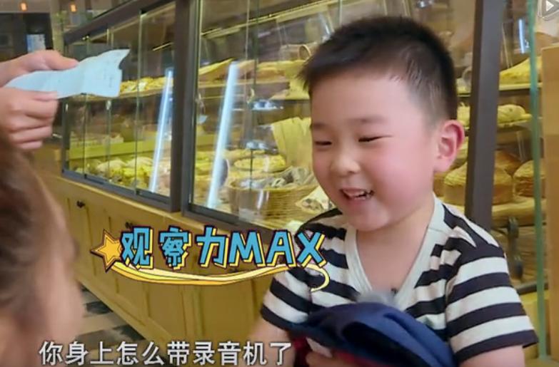 鹿晗拿足球踢应采儿,鹿晗选择足球