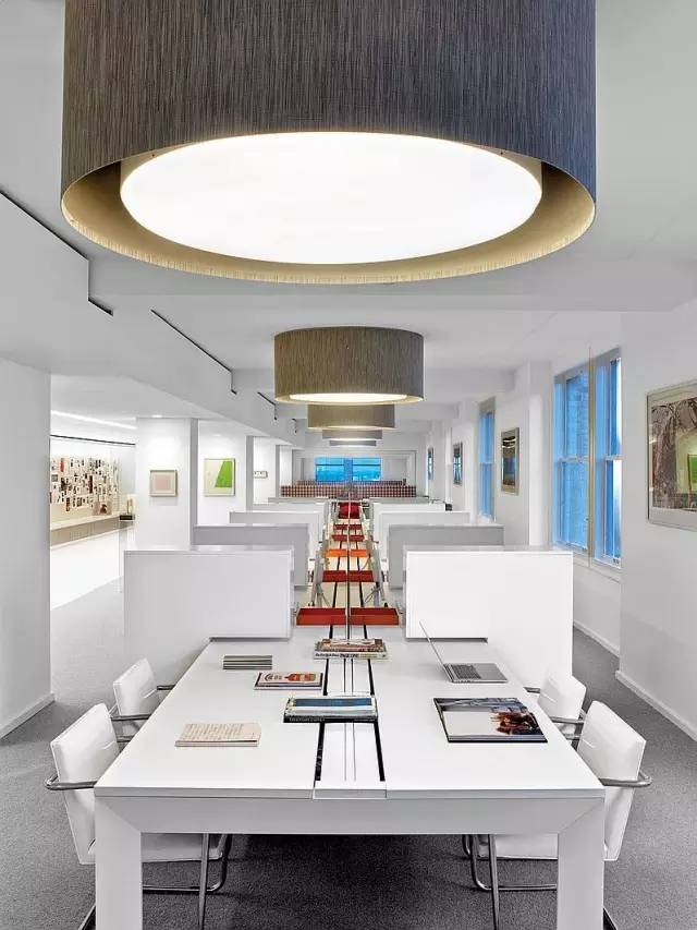 把办公室装修成咖啡店,高级感100平米办公室设计效果