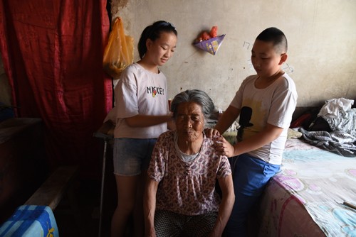 保定爱心传递正能量帮助孤寡老人,留守儿童感动6千人