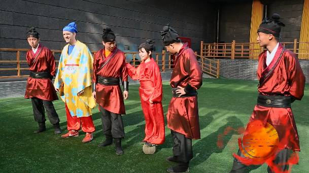 英国爸爸教中国混血儿英语,英国爸爸教混血儿子原视频