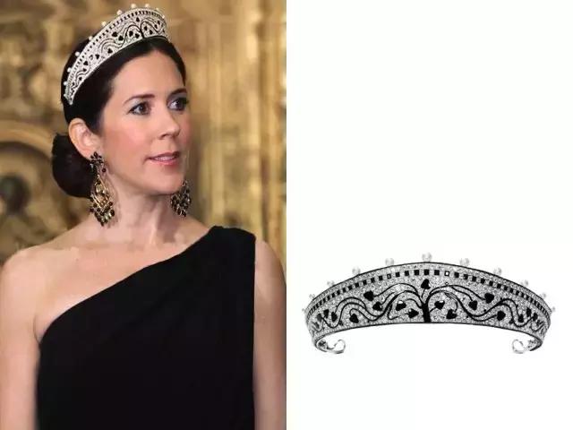 丹麦女王穿祖母绿珠宝,丹麦王妃的珠宝