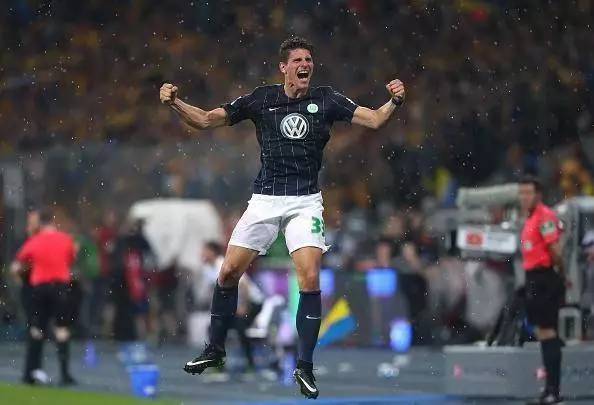 他们穿着什么英文翻译,他们穿着什么用英文怎么说