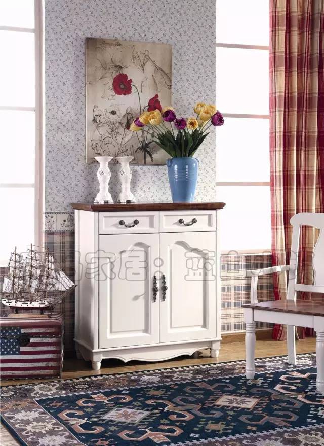 小边柜极简风格,有边柜的背景墙