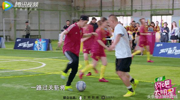 鹿晗足球踢得好,鹿晗踢足球陈赫却被撕名牌
