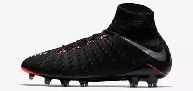 他们穿着什么英文翻译,他们穿着什么用英文怎么说