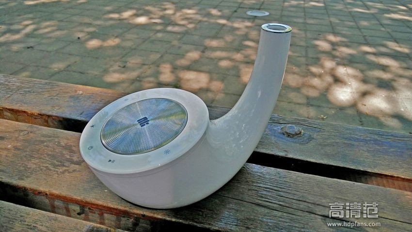 台灯与音箱的艺术合体—Nillkin幻影MC4无线台灯音箱