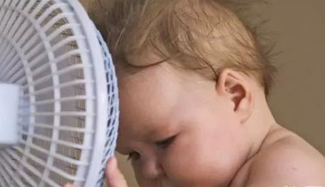 天气太热宝宝身上会热吗,天气太热会不会导致宝宝发烧