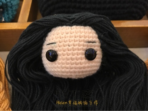 Helen老师简单几步教你做出一个萌萌的钩编娃娃