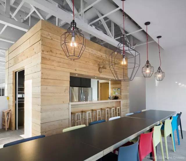 把办公室装修成咖啡店,高级感100平米办公室设计效果