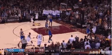 詹姆斯传球戏耍湖人全队,詹姆斯胯下运球打祖巴茨