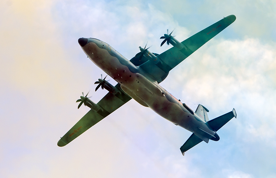 海军少将尹卓证实解放军发现并派机追F22:我们研究它20年了