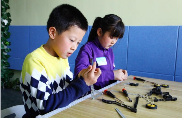 顺德盛·今日莱阳小记者团亲手制作机器人