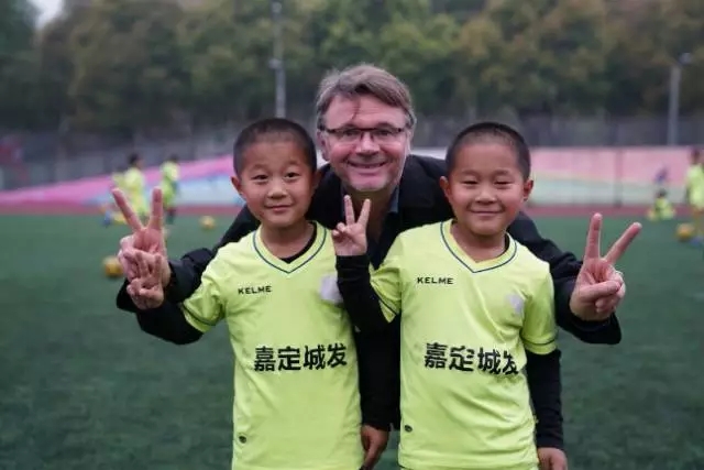 特鲁西埃训练日本球员,特鲁西埃说中国