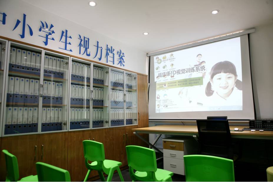 孩子近视家长不给戴眼镜怎么办,孩子近视了请家长不要太焦虑