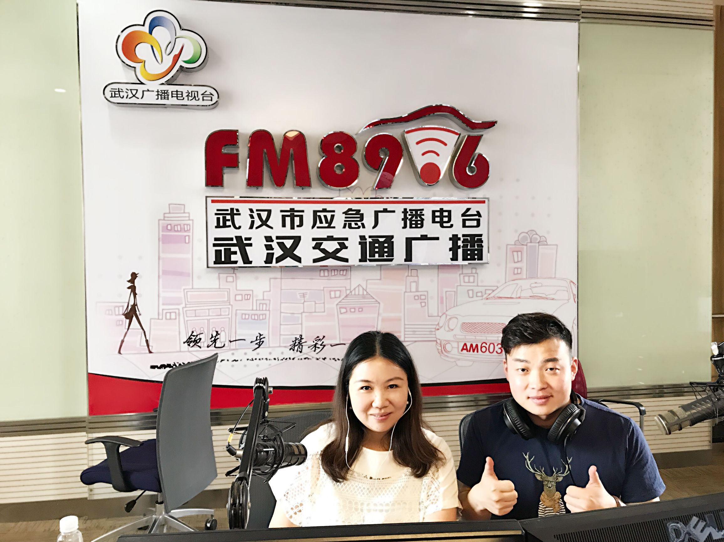 十三年爱心助考896用爱点亮江城